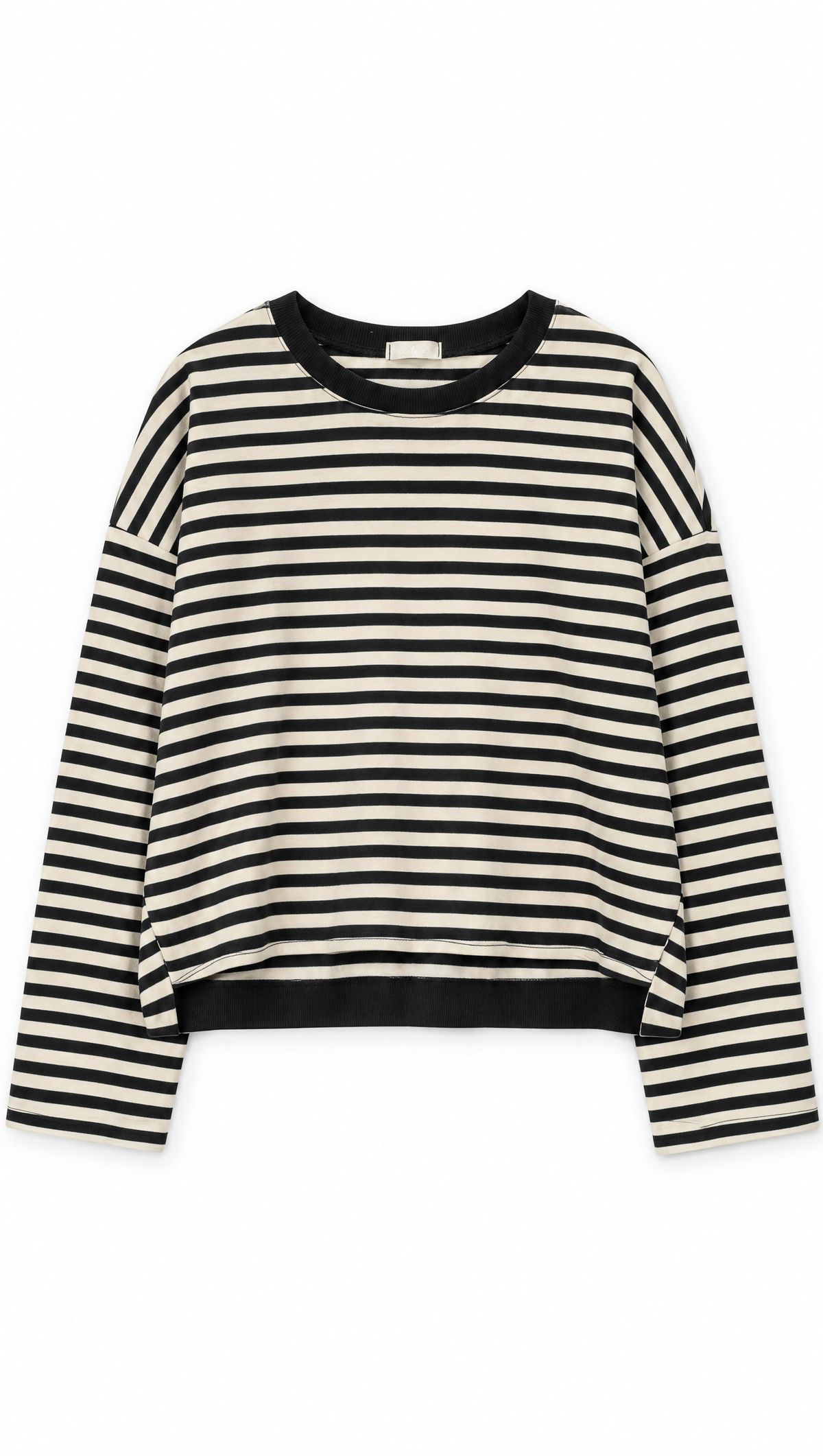 Ringelshirt Ella in Schwarz-Weiß – Flatlay