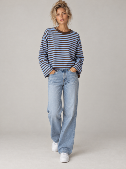 Ringelshirt Ella in Hellblau-Schokobraun – Try-on ganze Figur