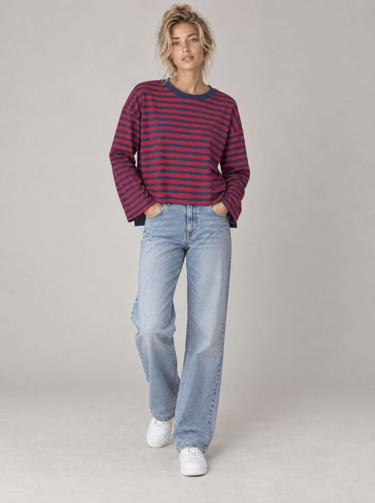 Ringelshirt Ella in Dunkelblau-Rot – Try-on ganze Figur