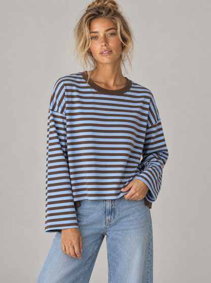 Ringelshirt Ella in Hellblau-Schokobraun – Try-on Oberkörper