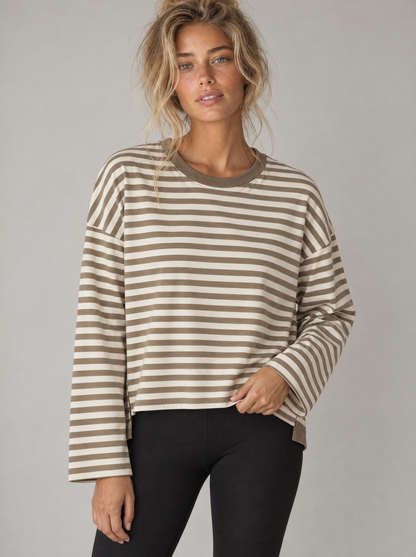 Ringelshirt Ella in Beige-Braun – Try-on Oberkörper