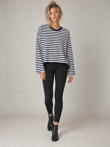 Ringelshirt Ella in Dunkelblau-Creme – Try-on ganze Figur